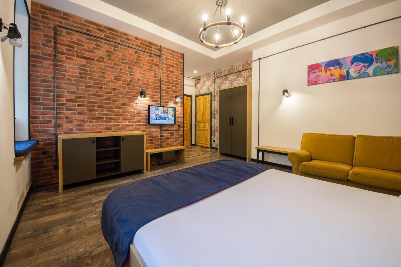 Self Check-In Apartments Near Landscape Alley Kyiv Exterior photo